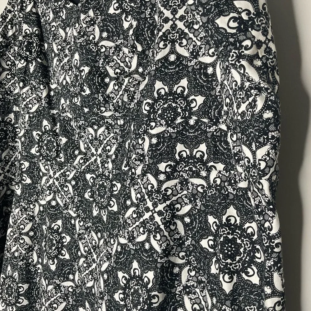Torrid Abstract Tank - Picture 2 of 5